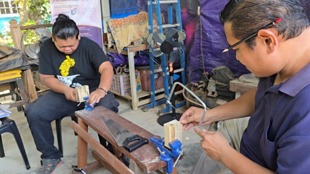 hulu keris lang meghati